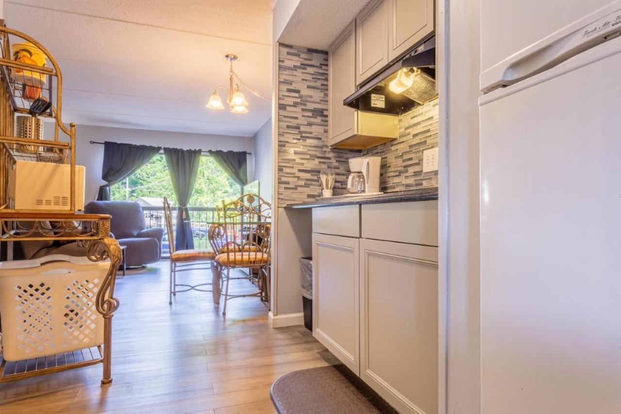 Family Bear Condos, Full King Suite, Kitchen, Pool Access Unit 103 Gatlinburg Esterno foto