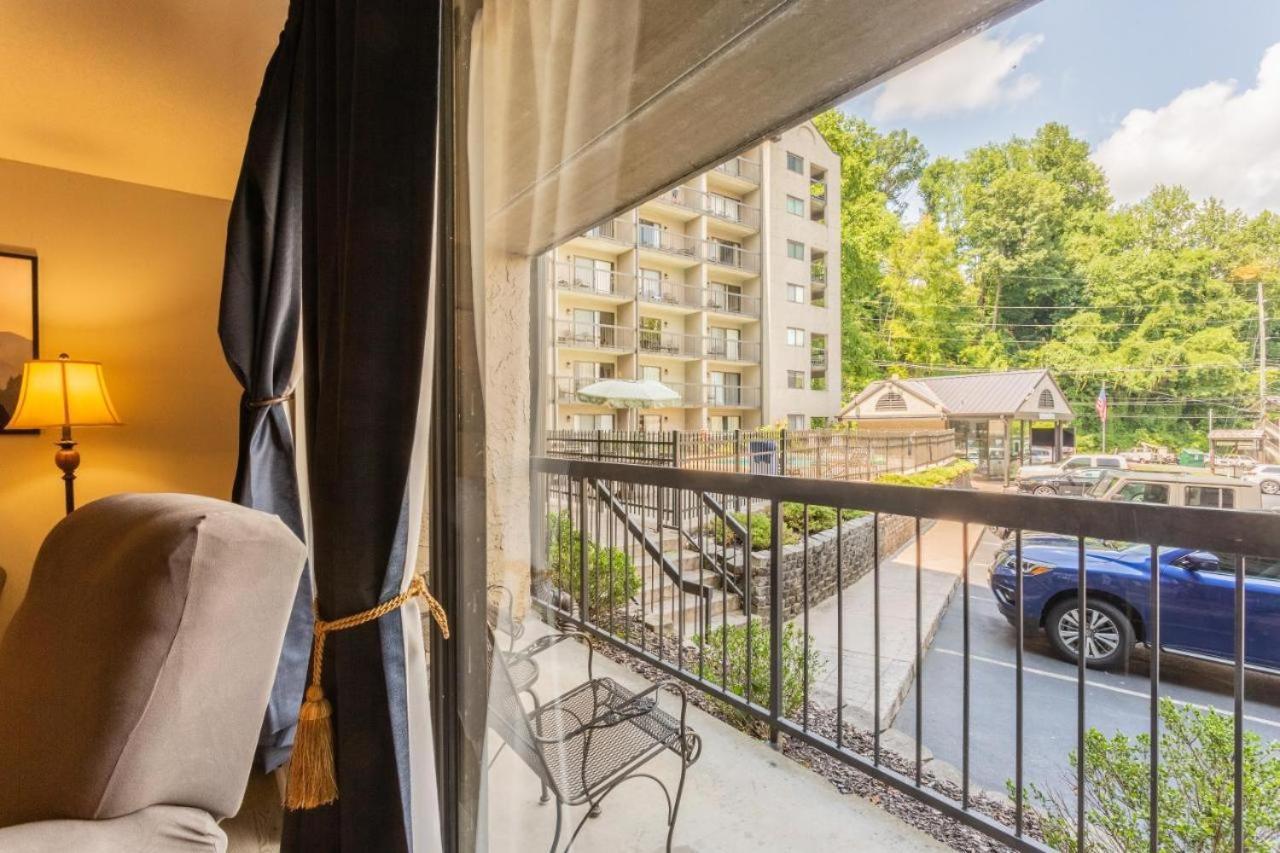 Family Bear Condos, Full King Suite, Kitchen, Pool Access Unit 103 Gatlinburg Esterno foto
