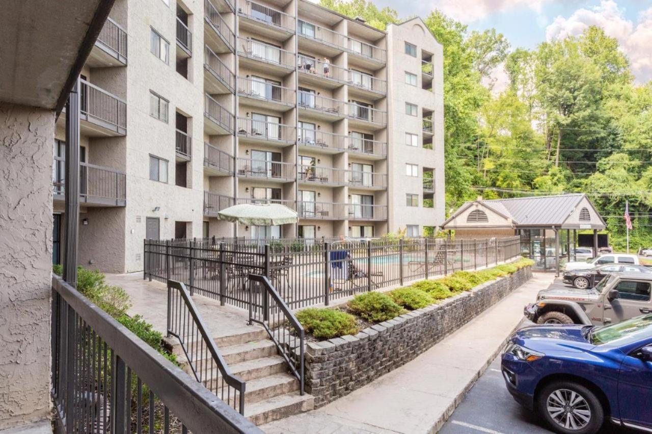 Family Bear Condos, Full King Suite, Kitchen, Pool Access Unit 103 Gatlinburg Esterno foto