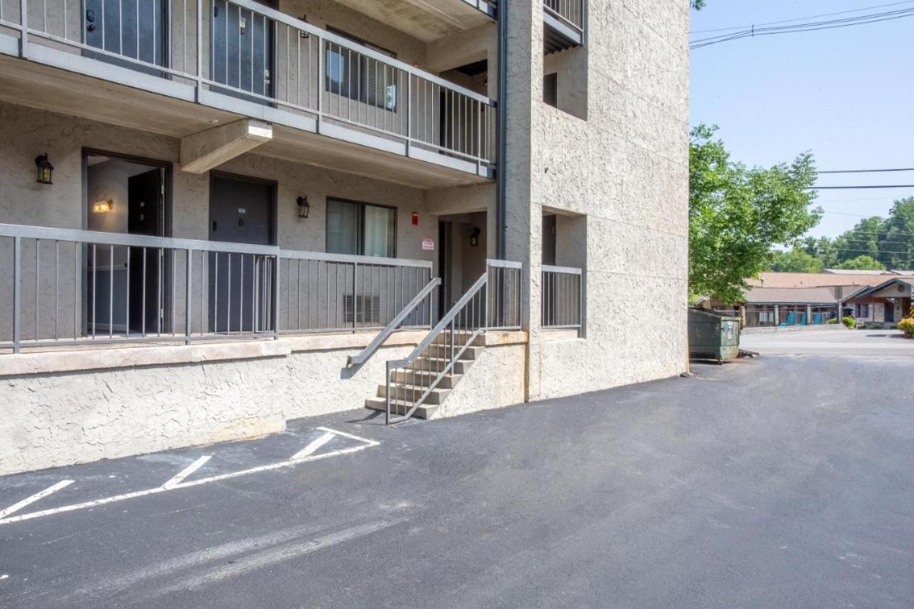 Family Bear Condos, Full King Suite, Kitchen, Pool Access Unit 103 Gatlinburg Esterno foto