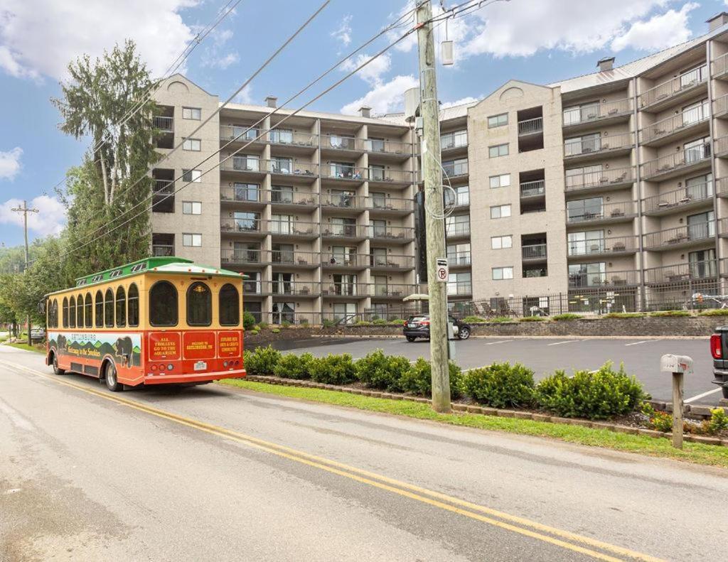Family Bear Condos, Full King Suite, Kitchen, Pool Access Unit 103 Gatlinburg Esterno foto